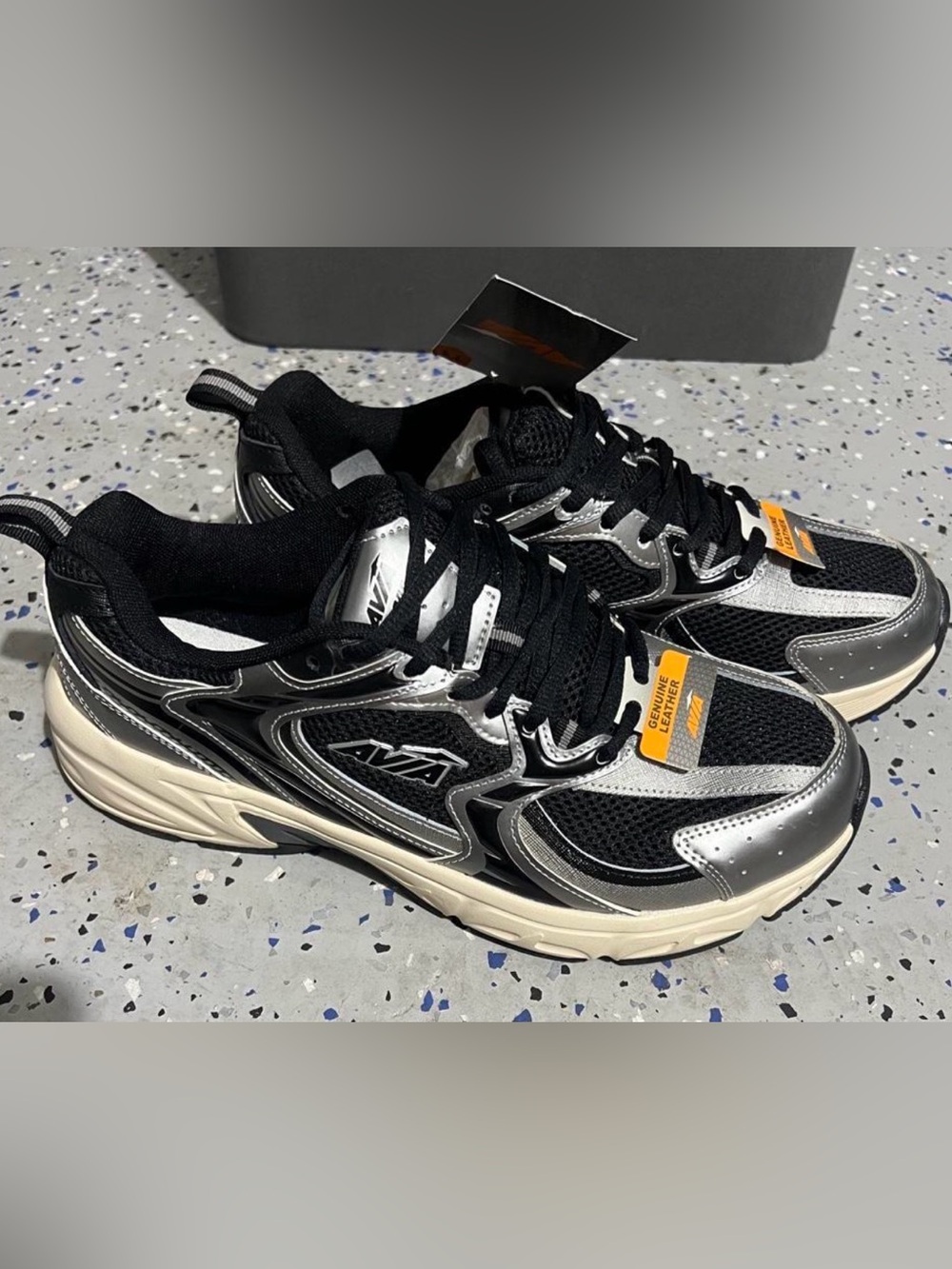 Avia✨🖤🩶🤍Men's Black Silver and Cream Athletic Sneakers